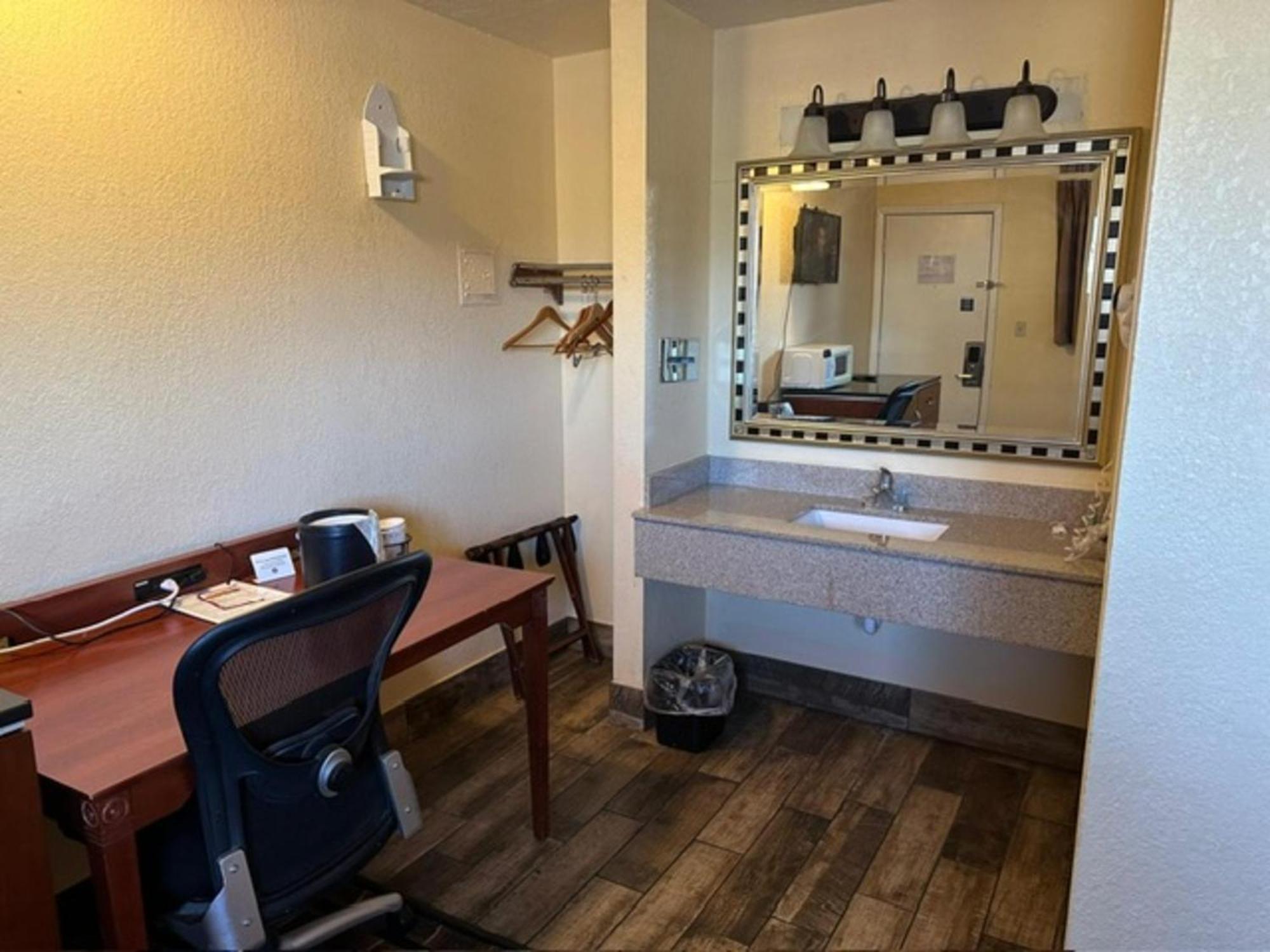 Stay Inn By Oyo Near I 80 Lincoln West Eksteriør billede